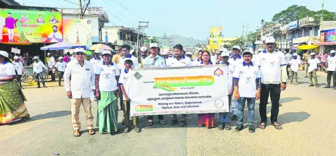 యువత ఓటు హక్కు పొందాలి