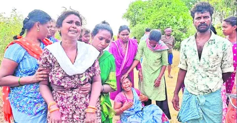 కంచె తీగలే.. చితులయ్యాయి 