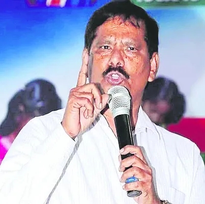 జగనన్నని అభిమానిస్తే  చంపేస్తారా? 
