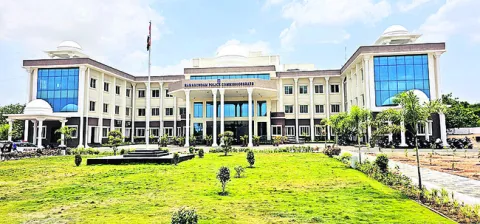 అదనపు ఠాణాలు అవసరమే..! 