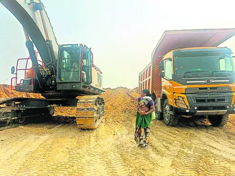 ఓపెన్‌కాస్ట్‌ పనులు అడ్డుకున్న నిర్వాసితులు