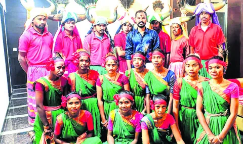 ఢిల్లీ వేడుకల్లో ఆదివాసీ నృత్య ప్రదర్శన