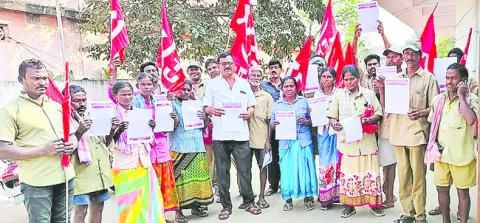 కార్మిక వ్యతిరేక విధానాలను ఆమోదించడం దుర్మార్గం 