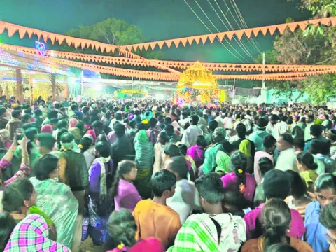 జనసంద్రంగా పాలెం రథోత్సవం 