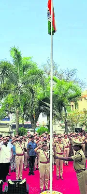 నిబద్ధతతో విధులు  నిర్వహించాలి
