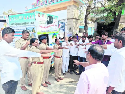 రోడ్డు భద్రత నియమాలతో ప్రాణాలు సురక్షితం 