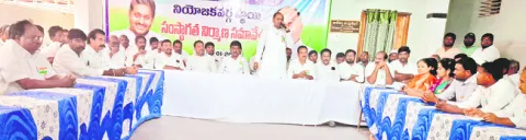 పార్టీ కోసం శ్రమించే వారికి ప్రాధాన్యం 