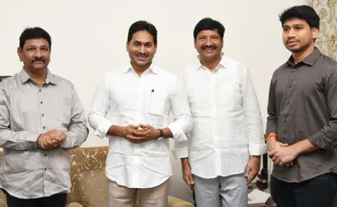 Jogi Ramesh And His Family Members Meet YS Jagan
