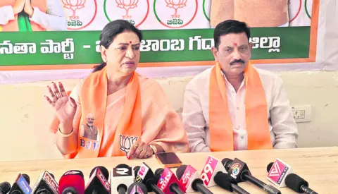 పదేళ్లలో గద్వాల అస్తవ్యస్తం 