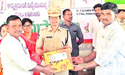 రోడ్డు భద్రత.. మహిళా సంఘాల బాధ్యత 