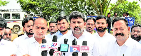 అక్రమ కేసులతో నిర్బంధం 