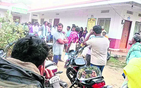 యూరియా కోసం అవస్థలు 