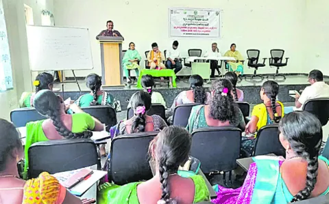 ఉచిత శిక్షణకు దరఖాస్తు చేసుకోండి
