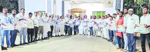 ఉద్యోగుల సమస్యలు పరిష్కరిస్తాం 