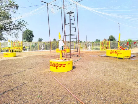 మహారాష్ట్ర నుంచి భక్తుల రాక 