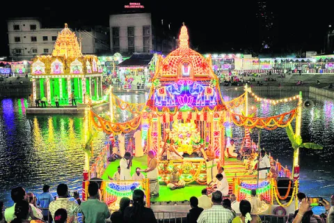 తెప్పపై శ్రీపార్థసారథి స్వామి విహారం