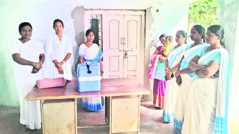 హెల్త్‌ సబ్‌సెంటర్‌కు తాళం