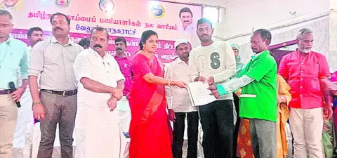 ఎళ్లవేళలా కార్మికులకు డీఎంకే మద్దతు 