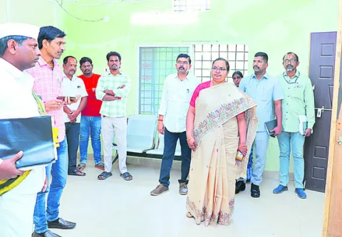 పటిష్ట బందోబస్తు మధ్య ఎన్నికలు 