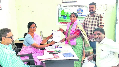 నామినేషన్ల సందడి