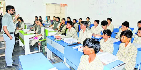 మంచి గురువులుగా  నడుచుకోండి
