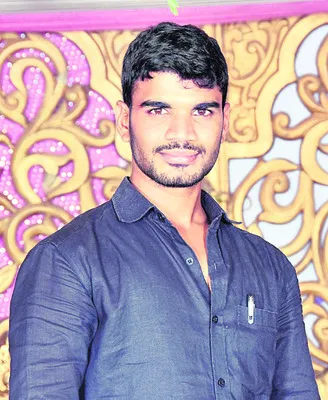 కారు, డీసీఎం ఢీ:  యువకుడి మృతి 
