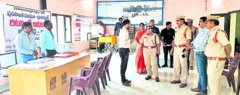 సమస్యాత్మక కేంద్రాల్లో పటిష్ట బందోబస్తు 