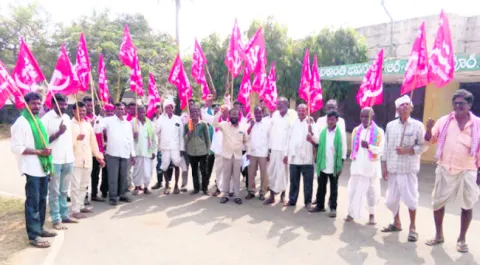 ‘హక్కులను హరిస్తున్న కేంద్రం’