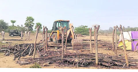 గడ్డంగూడ గుడిసెల తొలగింపు
