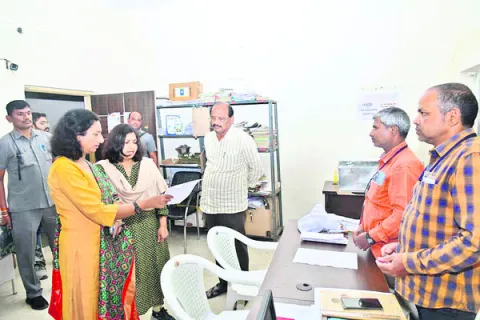 అభ్యర్థితో పాటు ఇద్దరికి మాత్రమే అనుమతి 