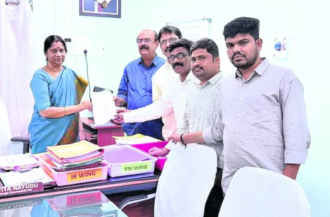 సమ్మె విజయవంతం చేయండి