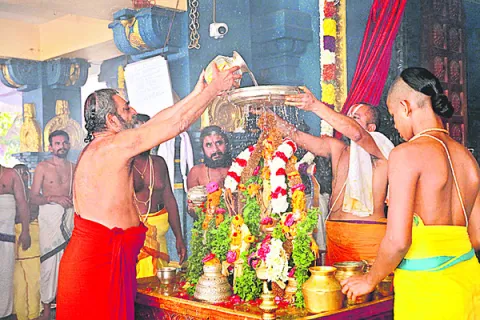 ఎయిడెడ్‌ పాఠశాలల్లో హిందీ పండిట్‌ పోస్టుల భర్తీకి దరఖాస