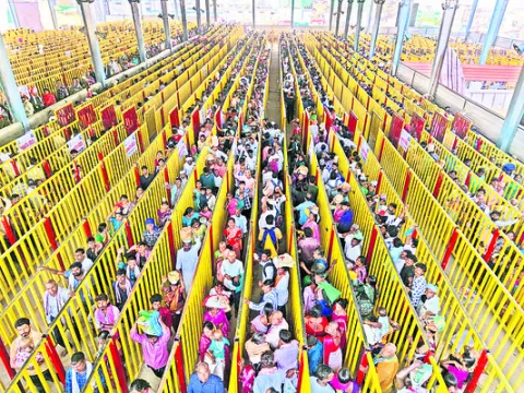 అమ్మవార్లకు మొక్కలు