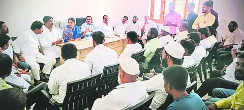 పుర పీఠం కై వసం చేసుకుంటాం