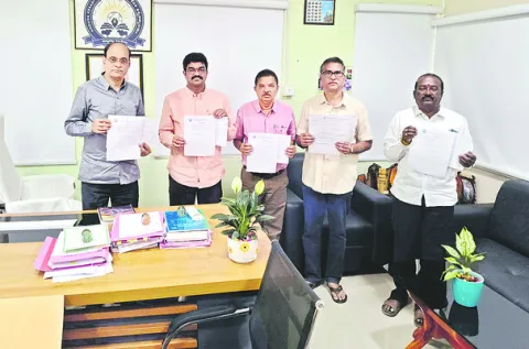 ఏకేయూ లా 2, 4 సెమిస్టర్‌ ఫలితాలు విడుదల 