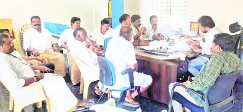 వీహెచ్‌ఏ అధికారి రంగనాథ్‌ సస్పెన్షన్‌