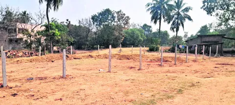 బుల్డోజర్లతో వస్తామని బెదిరింపులు