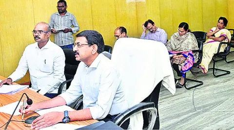 ఉగాదికి గృహ నిర్మాణాలు పూర్తి చేయాలి : కలెక్టర్‌ 