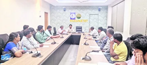 ఎన్నికల సంఘం  నిబంధనలు పాటించాలి 
