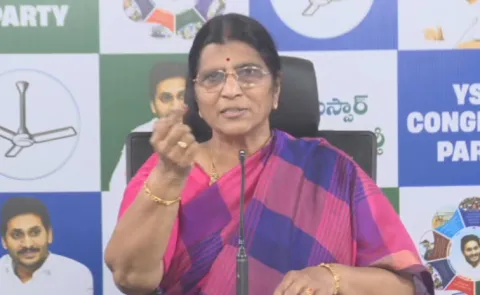 Lakshmi Parvathi Takes On Chandrababu Naidu