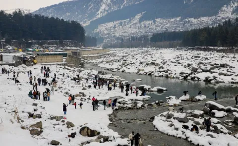 Heavy snowfall triggers dramatic river of snow in Himachal Pradesh