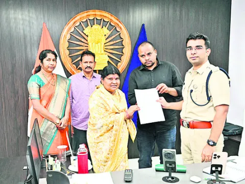 కారుణ్య నియామక పత్రం అందజేత 