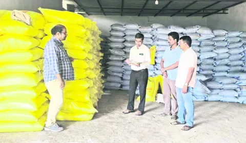 యాసంగికి సరిపడా యూరియా నిల్వలు 