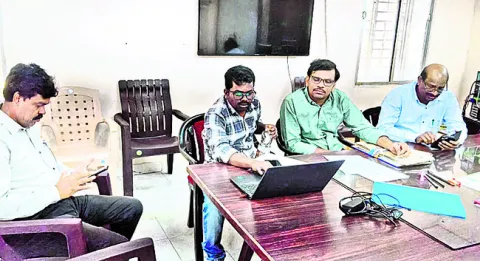 జిల్లా అంతటా శుక్రవారం ఉష్ణోగ్రతలు తగ్గాయి. చలి వాతావరణ