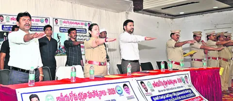 రహదారి భద్రతపై అవగాహన తప్పనిసరి