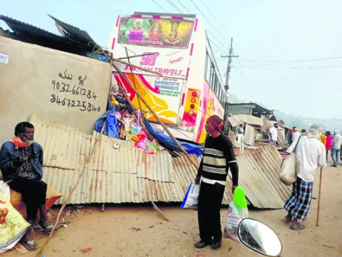తప్పిన ఘోర ప్రమాదం  
