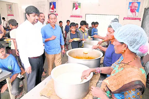 వార్షిక రుణ లక్ష్యాలు సాధించాలి