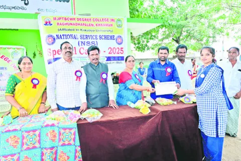 సమాజ సేవ అందరి బాధ్యత 
