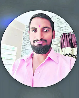 రోడ్డు ప్రమాదంలో యువకుడి మృతి