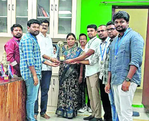 రాష్ట్రస్థాయి పోటీలలో డీసీసీ బ్యాంక్‌ ఉద్యోగుల సత్తా 